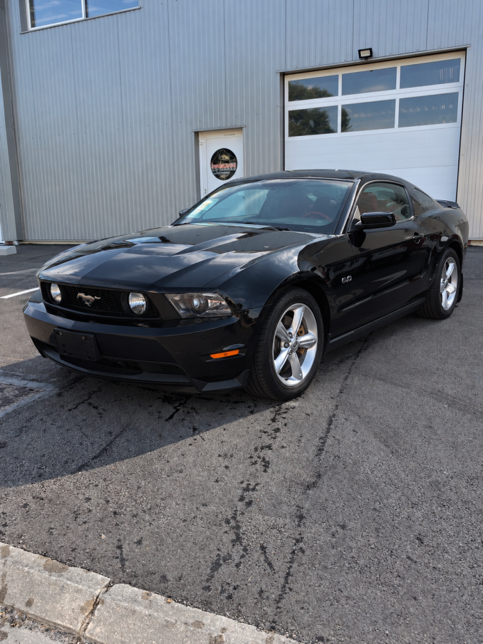 ford-mustang-2010-V8-noire-1